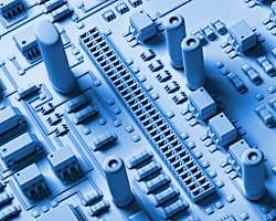 Platinenbestückung mit SMD und THT Bauteilen.