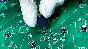 THT Bestückung in Durchsteckmontage