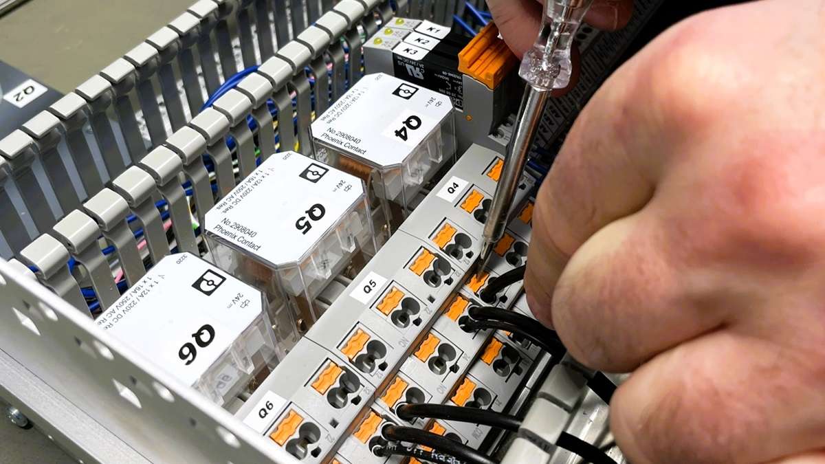 Verdrahtung durch EMS